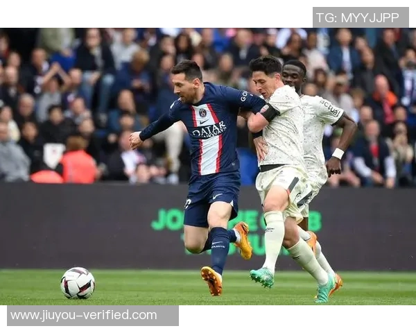 德甲精彩对决巴黎圣日耳曼大胜曼联帽子戏法引发全场狂欢