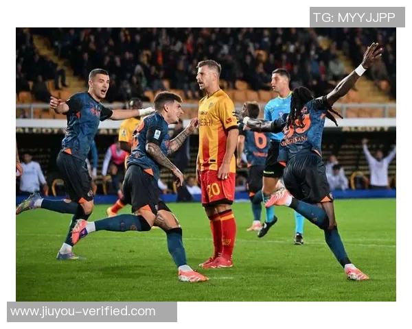 友谊赛惊现冷门巴黎圣日耳曼与AC米兰战成平局引发全场热议