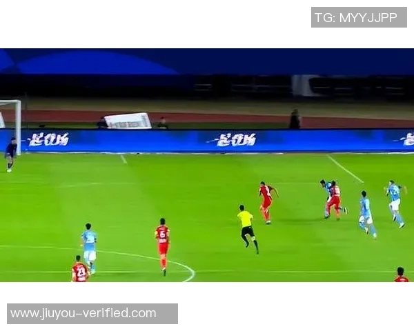 中超联赛惊现大逆转多特蒙德狂胜拜仁引发争议判罚热议