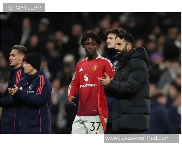 欧联杯巴黎圣日耳曼与曼联战平转会传闻引发球迷热议