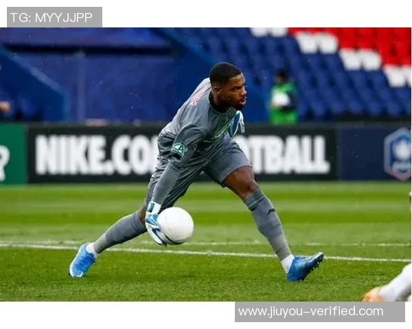 德甲热刺遭巴萨狂扫6-2帽子戏法点燃全场激情瞬间分析