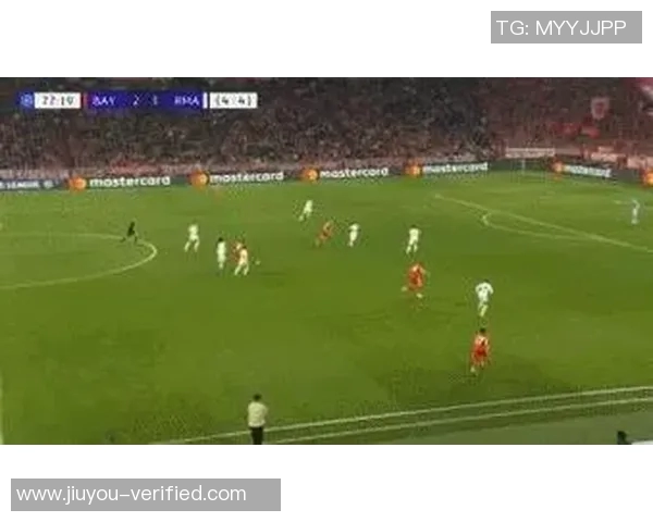 德甲激战：拜仁狂胜皇马6比2神奇扑救点燃全场激情